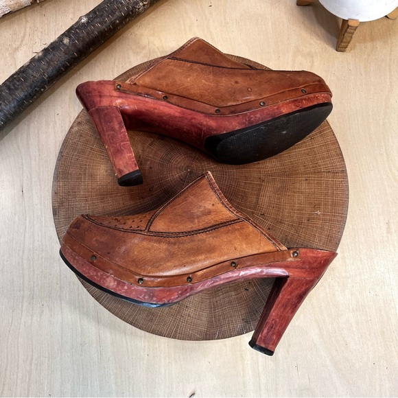 Capeto | Vintage 70’s Wooden Heeled Leather Mules in Brown Size 9 - Picture 5 of 13
